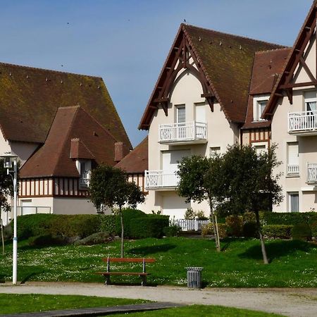 Appartement Spacieux Avec Balcon - A 50M De La Plage Courseulles-sur-Mer Luaran gambar