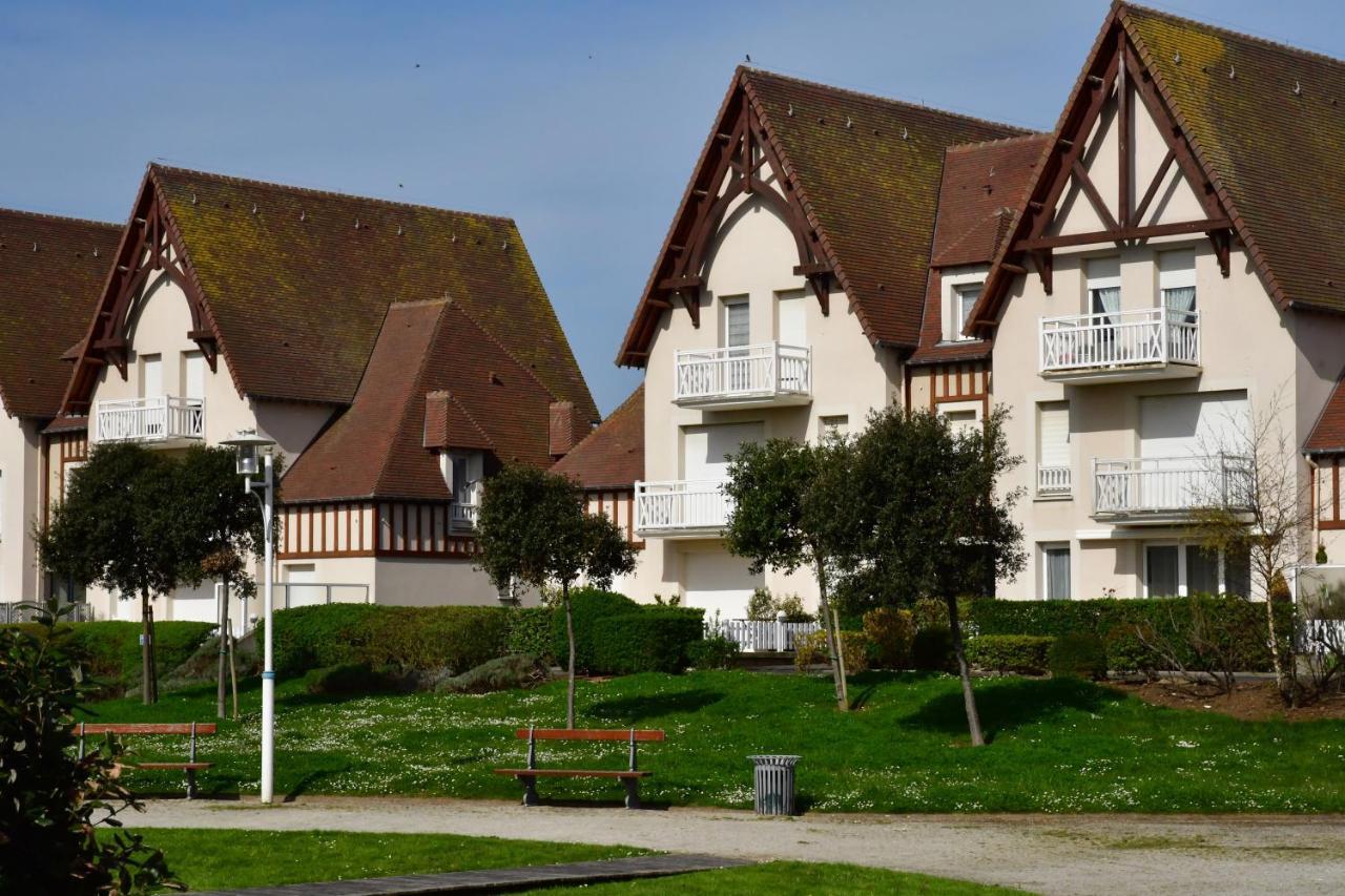 Appartement Spacieux Avec Balcon - A 50M De La Plage Courseulles-sur-Mer Luaran gambar